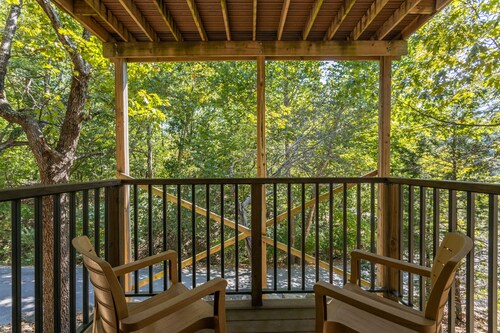 Holiday Shores 17 - Beautiful Villa with Resort Amenities!