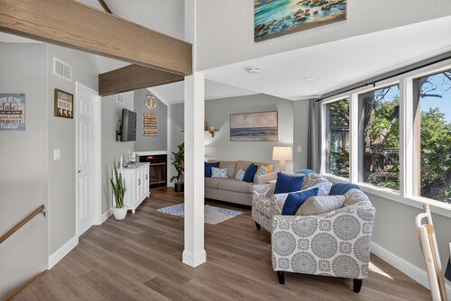 Holiday Shores 23 - Beautiful Villa with Resort Amenities!