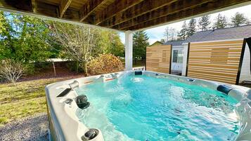 Bain à remous extérieur