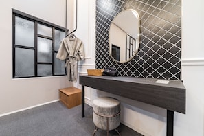 슈피리어 더블룸 | 고급 침구, 오리/거위털 이불, 필로우탑 침대, 무료 WiFi