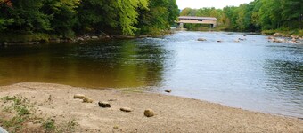White Mountain Cozy Cottage with Touch of Modern