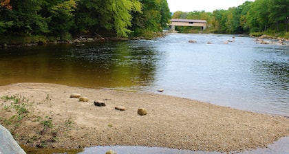 White Mountain Cozy Cottage with Touch of Modern