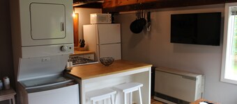 White Mountain Cozy Cottage with Touch of Modern