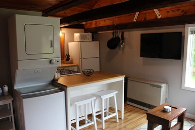 White Mountain Cozy Cottage with Touch of Modern