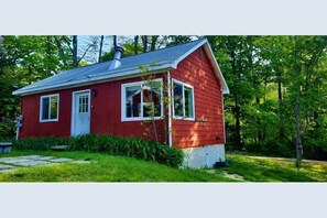 Exterior - White Mountain Cozy Cottage with Touch of Modern (Campton)
