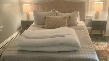 2 bedrooms, iron/ironing board, WiFi, bed sheets