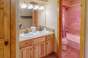 Ilmaiset hygieniatuotteet, hiustenkuivaaja, pyyhkeet