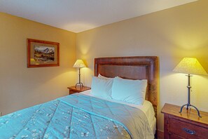 2 makuuhuonetta, silitysrauta/-lauta, Wi-Fi, vuodevaatteet