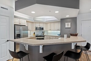 冰箱、微波炉、烤箱、炉灶