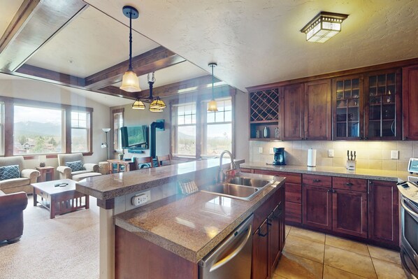 Fridge, microwave, oven, stovetop - Mountain-view condo on ski shuttle route with deck & fireplace (Fraser)