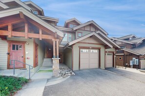 Exterior - Mountain-view condo on ski shuttle route with deck & fireplace (Fraser)