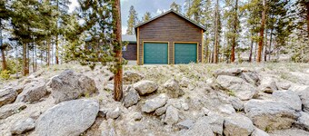 Log Home with Mountain Views, Firepit & Gas Fireplace - Quick Drive to Skiing