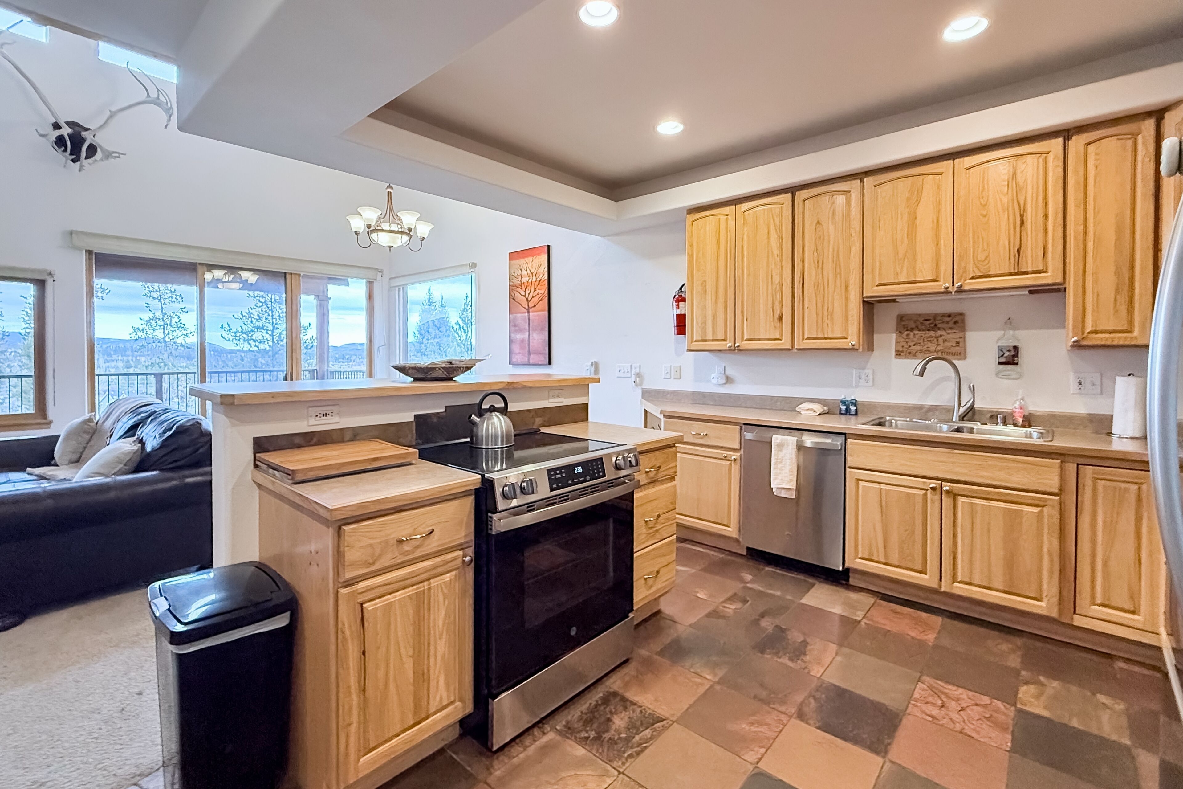 Frigorífic, microones, forn i placa de cuina 