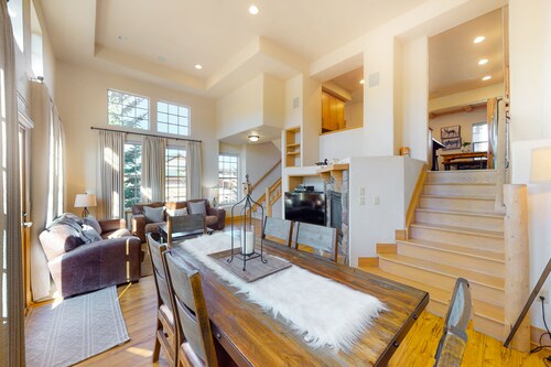 Tree-Lined Townhome Downtown w/Private Hot Tub, Slope Views, Fireplace, WiFi