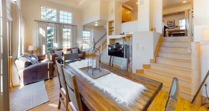 Tree-Lined Townhome Downtown w/Private Hot Tub, Slope Views, Fireplace, WiFi