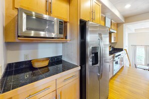 Refrigerador, microondas, horno y lavavajillas
