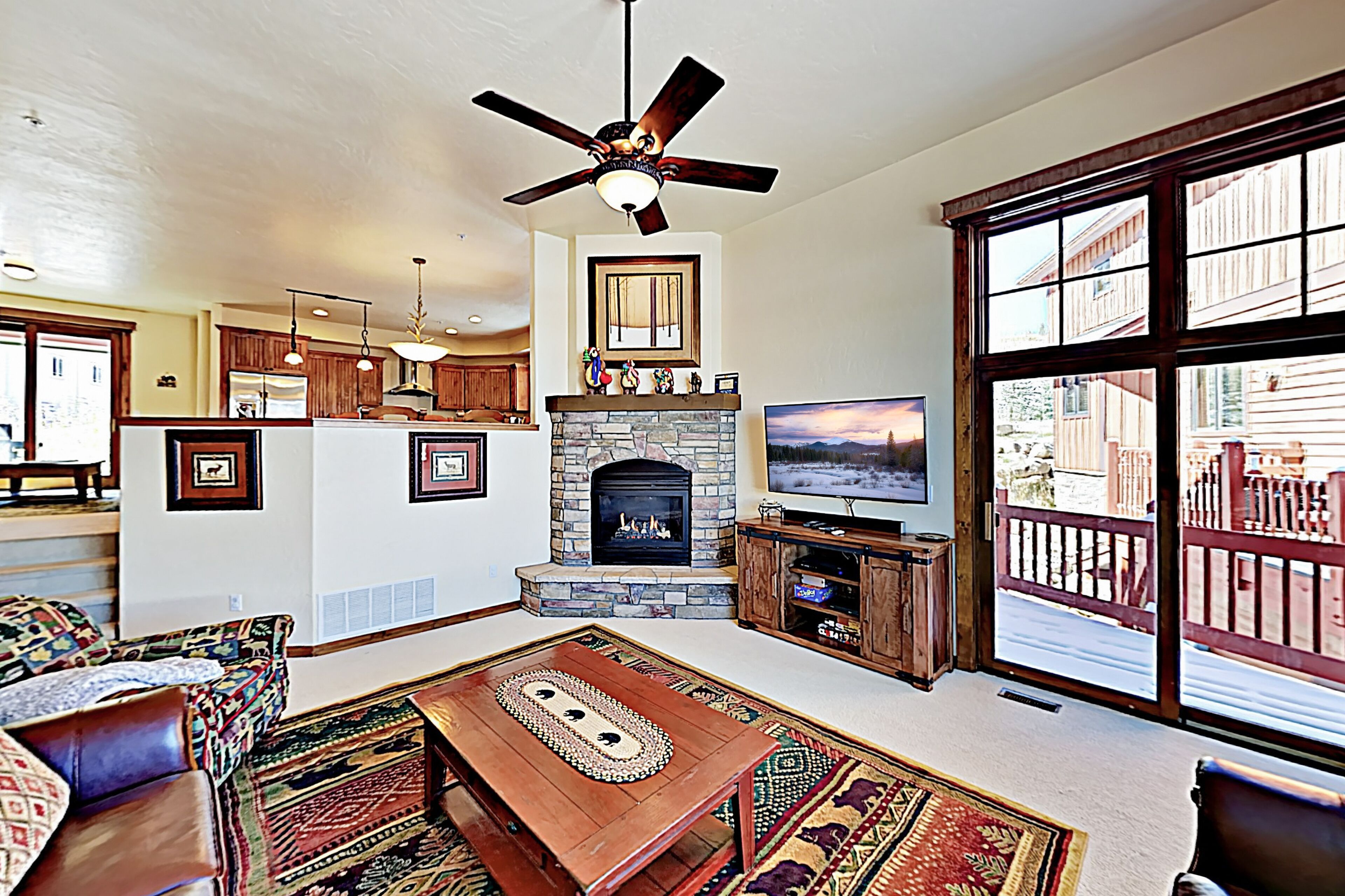 Mountain View Townhome with Private Hot Tub, 2 Gas Fireplaces - Near Skiing!