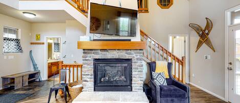 TV, DVD player, books, stereo