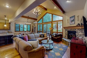 TV, fireplace, stereo