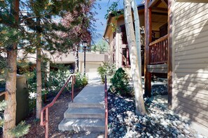 Property grounds - Amazing, Ski-Out Townhouse w/Slope-View Balcony & Shared Hot Tub & Pool (Steamboat Springs)