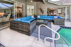 Alberca al aire libre y alberca climatizada