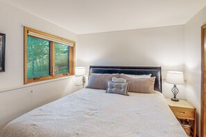 1 bedroom, desk, iron/ironing board, internet