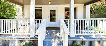Dog-friendly remodeled home with 2 living rooms & fireplace - 4 blocks to town