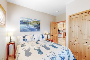 6 bedrooms, iron/ironing board, WiFi, bed sheets