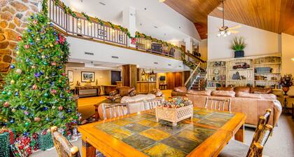 Ski-In/Ski-Out Studio with Gas Fireplace & Shared Pool, Hot Tub, Gym, Game Room