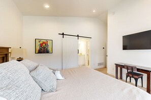 4 bedrooms, internet, bed sheets