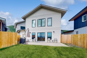 Exterior - Bright and Modern House w/Free WiFi, Private Washer & Dryer, & Patio (Steamboat Springs)