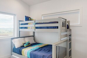 4 bedrooms, internet, bed sheets