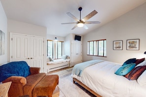 2 bedrooms, iron/ironing board, Internet, bed sheets