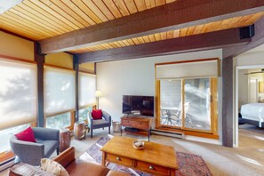 2 bedrooms, iron/ironing board, Internet, bed sheets