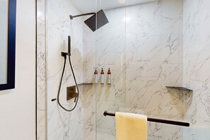 Hair dryer, towels - Beautiful studio close to Thunderhead Lift w/shared pool & hot tub, WiFi, deck (Steamboat Springs)