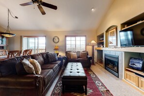 Flat-screen TV, fireplace, DVD player, books