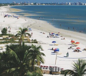 Beach nearby, sun-loungers, beach towels - Beautiful Water view Condo on Ft. Meyers Beach!! Survived Ian! (Fort Myers Beach)
