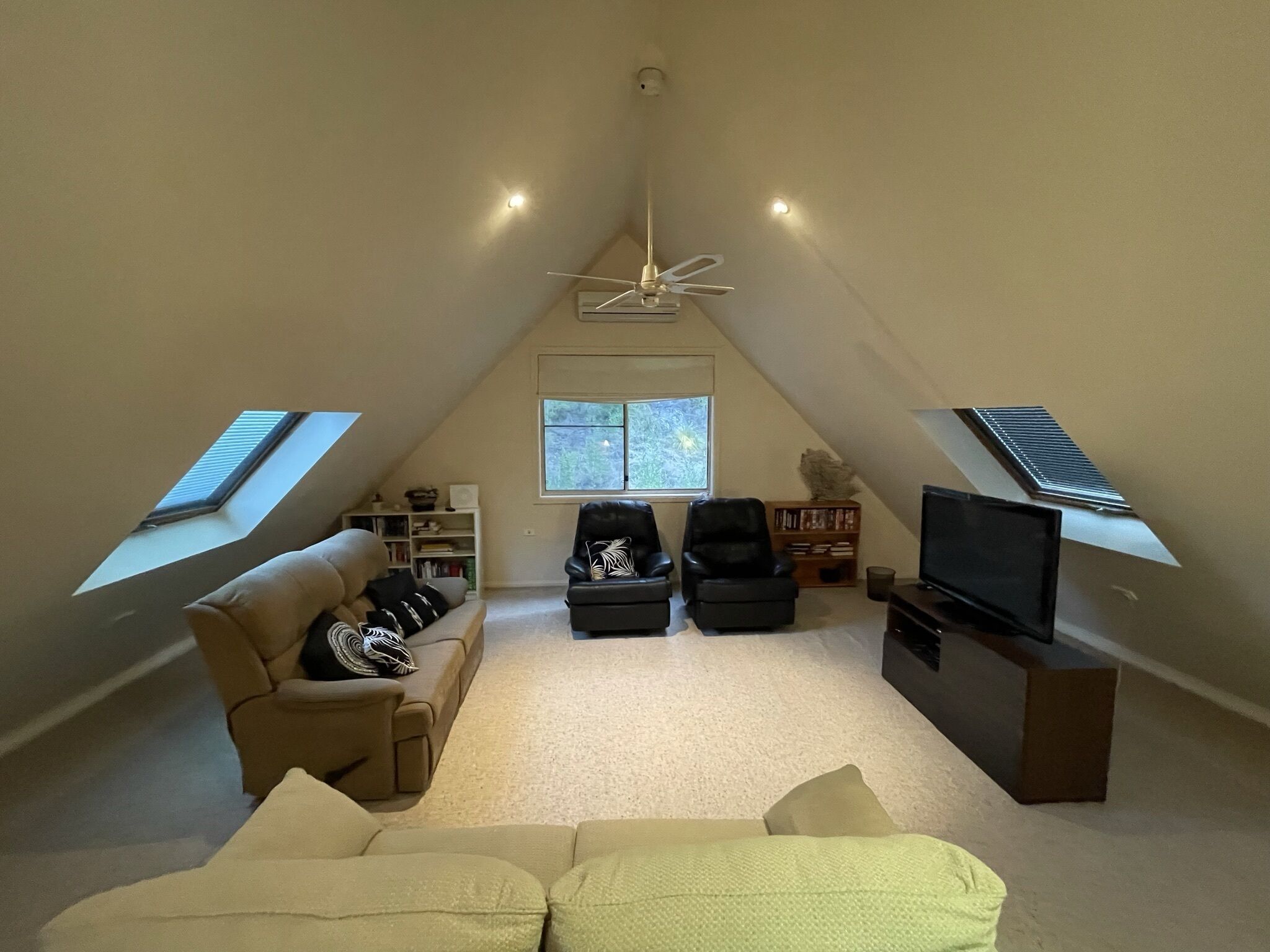 Bellbird Valley Farmhouse — image 12