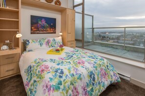 2 slaapkamers, een bureau, een strijkplank/strijkijzer, gratis wifi