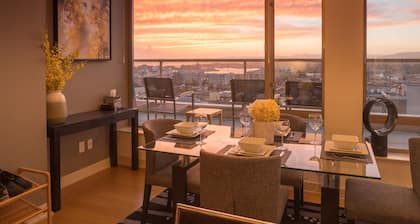 Executive Luxury Suite - Everything's Just Down The Street Suite!