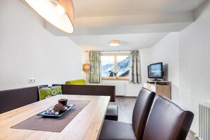 Dining - Haus Sabrina Holiday Apartment "Hexenkopf" with Mountain View, Wi-Fi and Terrace (See)