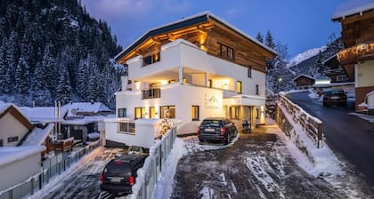Haus Sabrina Ferienwohnung "Hexenkopf" mit Bergblick, WLAN und Terrasse