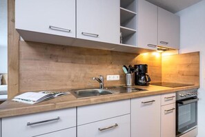 Fridge, microwave, oven, stovetop - Haus Sabrina Holiday Apartment "Hexenkopf" with Mountain View, Wi-Fi and Terrace (See)