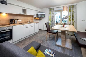 Interior - Studio Apartment "Haus Sabrina - Masnerjoch" with Mountain View & Wi-Fi (See)