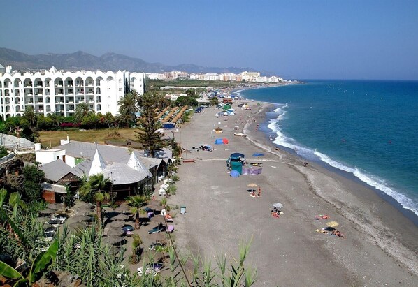 Beach nearby - Villa "Salida Del Sol" with Sea & Mountain View, Heated Pool & Terrace (Nerja)