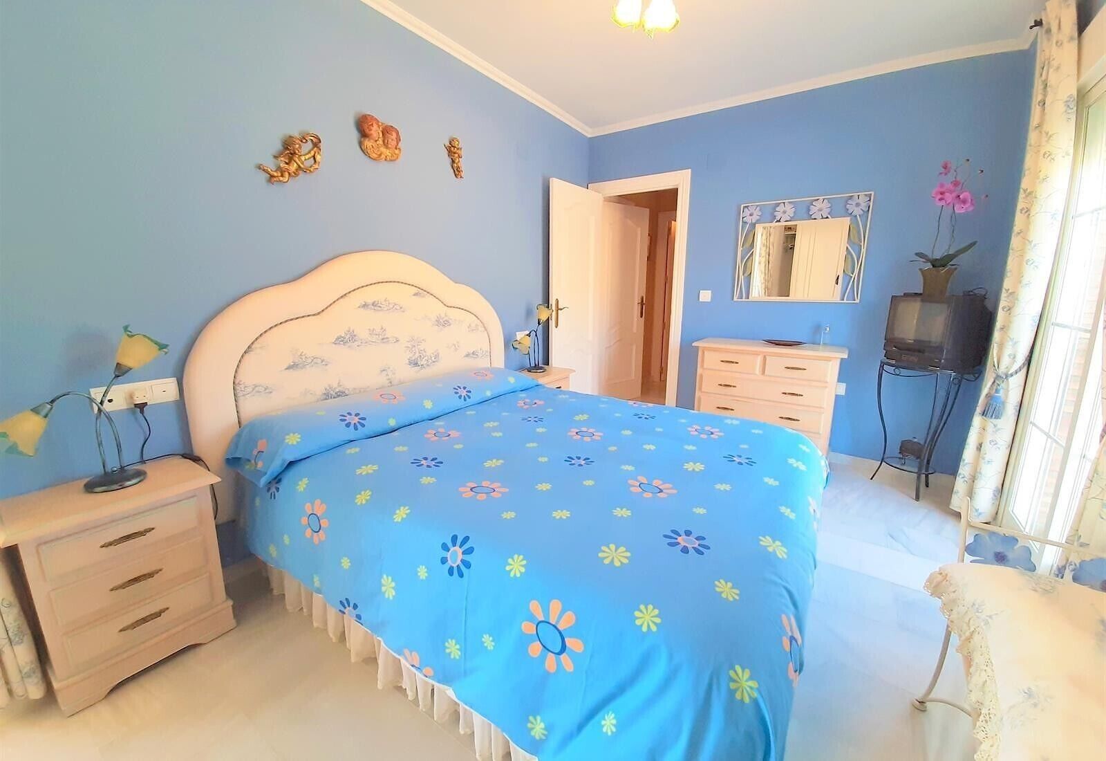 3 bedrooms, iron/ironing board, free WiFi, bed sheets