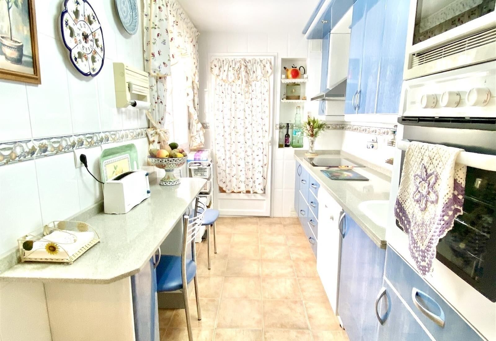 Réfrigérateur, micro-ondes, four, lave-vaisselle