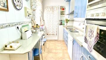 Réfrigérateur, micro-ondes, four, lave-vaisselle