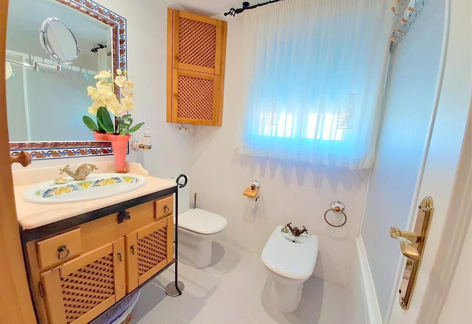 Bathtub, hair dryer, towels