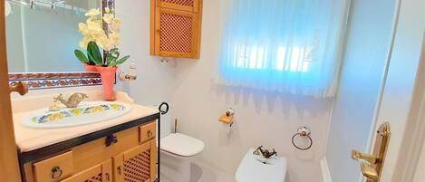 Bathtub, hair dryer, towels